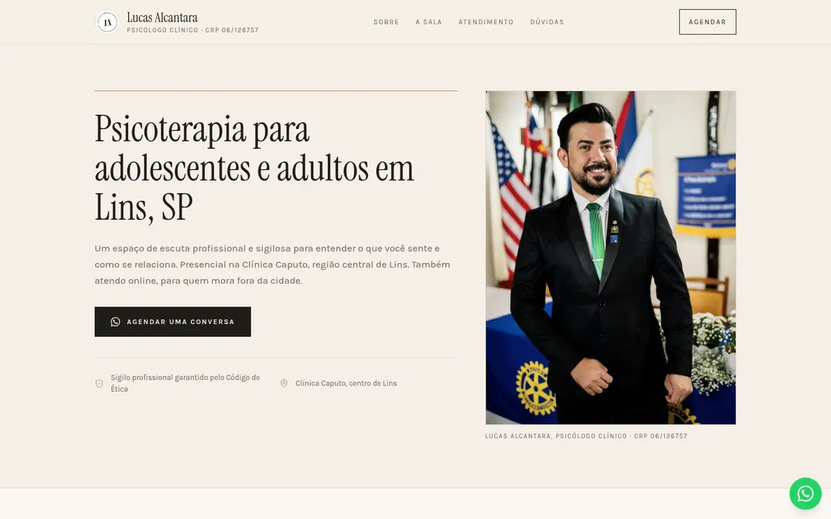 Primeira tela da página do psicólogo Lucas Alcantara, com o título "Psicoterapia para adolescentes e adultos em Lins, SP" e um retrato do profissional.